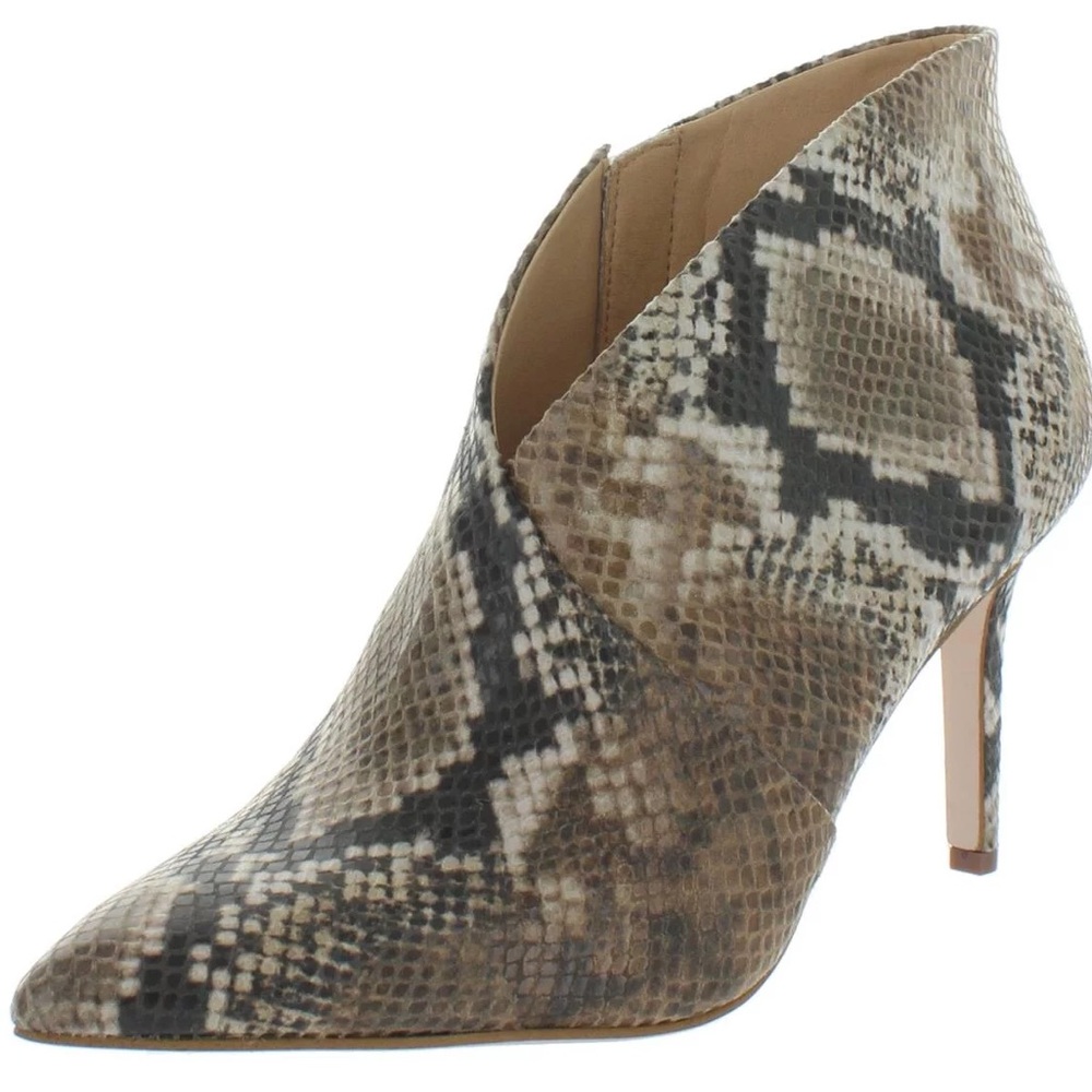 NWT Jessica Simpson Women's Layra Deep V Heeled Ankle Bootie 6.5 Snake Print